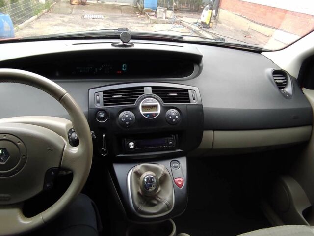 Красный Рено Сценик, объемом двигателя 1.6 л и пробегом 228 тыс. км за 4500 $, фото 19 на Automoto.ua