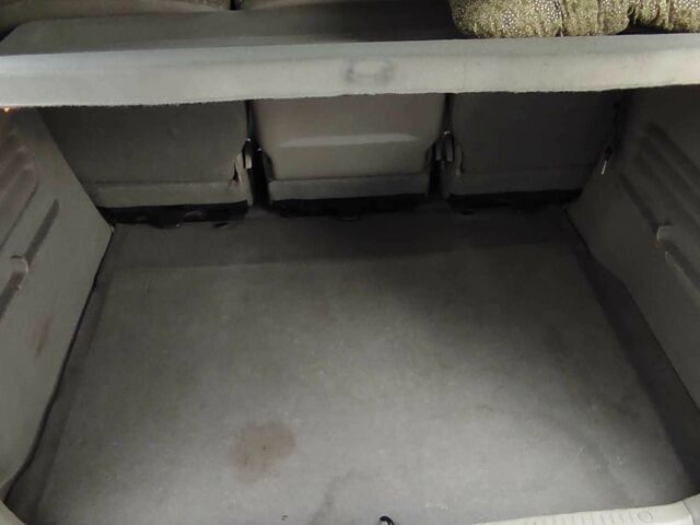 Красный Рено Сценик, объемом двигателя 1.6 л и пробегом 228 тыс. км за 4500 $, фото 4 на Automoto.ua