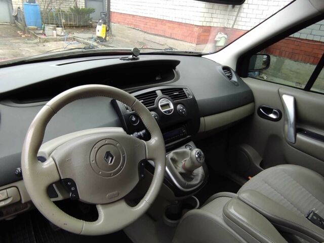 Красный Рено Сценик, объемом двигателя 1.6 л и пробегом 228 тыс. км за 4500 $, фото 13 на Automoto.ua