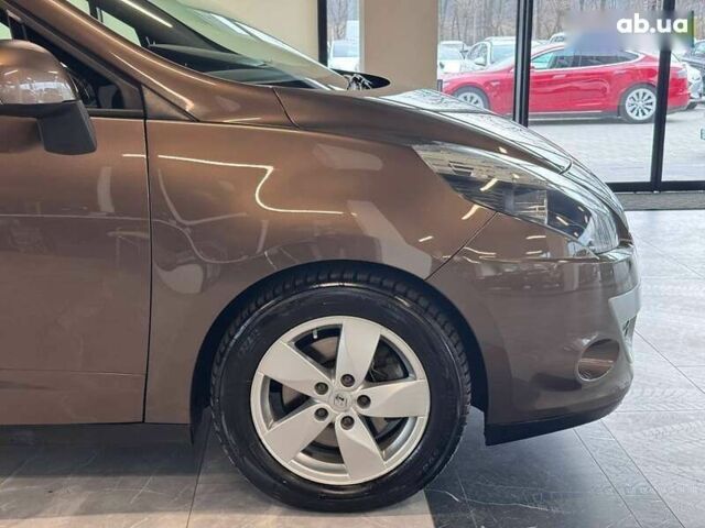 Рено Сценик, объемом двигателя 4.25 л и пробегом 174 тыс. км за 6900 $, фото 7 на Automoto.ua