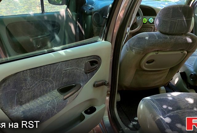 Рено Сценик, объемом двигателя 1.6 л и пробегом 312 тыс. км за 3700 $, фото 4 на Automoto.ua