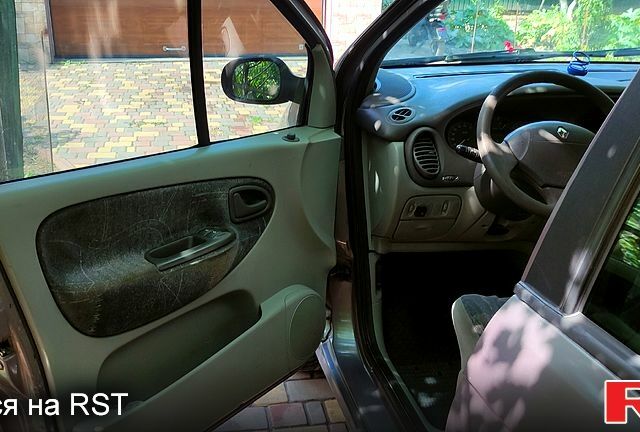 Рено Сценик, объемом двигателя 1.6 л и пробегом 312 тыс. км за 3700 $, фото 2 на Automoto.ua