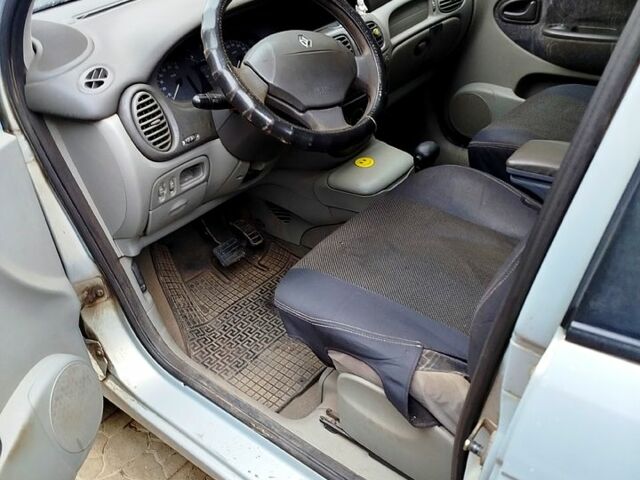 Рено Сценик, объемом двигателя 1.6 л и пробегом 300 тыс. км за 3500 $, фото 2 на Automoto.ua