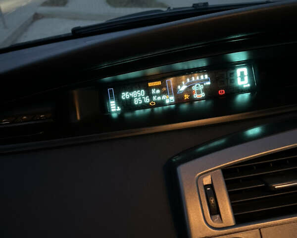 Рено Сценик, объемом двигателя 1.5 л и пробегом 270 тыс. км за 4100 $, фото 3 на Automoto.ua