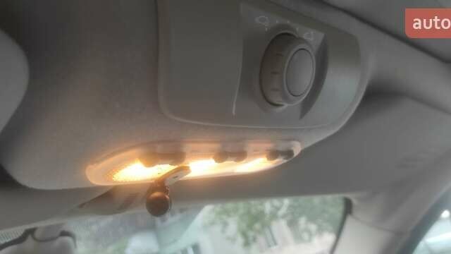 Рено Сценик, объемом двигателя 2 л и пробегом 300 тыс. км за 4900 $, фото 5 на Automoto.ua