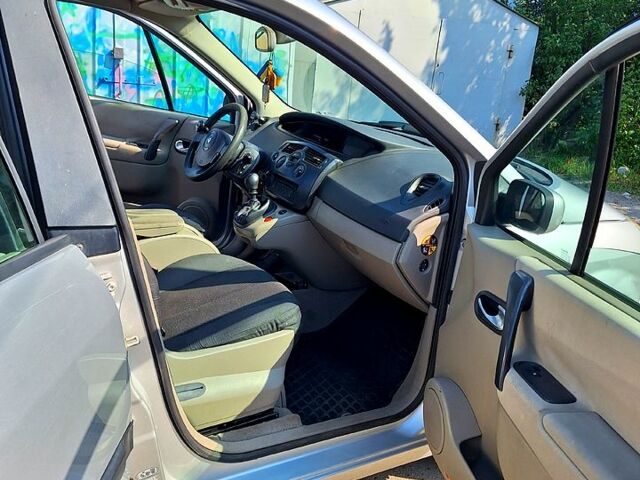 Рено Сценик, объемом двигателя 2 л и пробегом 227 тыс. км за 4500 $, фото 6 на Automoto.ua