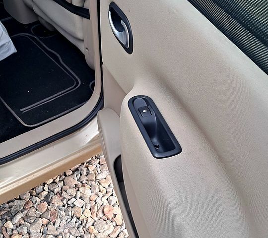 Рено Сценік, об'ємом двигуна 16 л та пробігом 184 тис. км за 5500 $, фото 5 на Automoto.ua