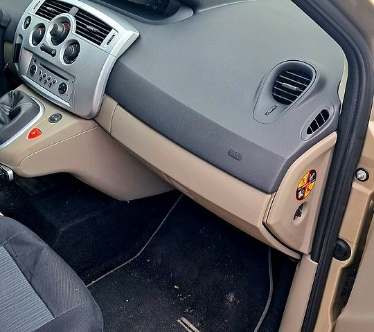 Рено Сценік, об'ємом двигуна 16 л та пробігом 184 тис. км за 5500 $, фото 3 на Automoto.ua