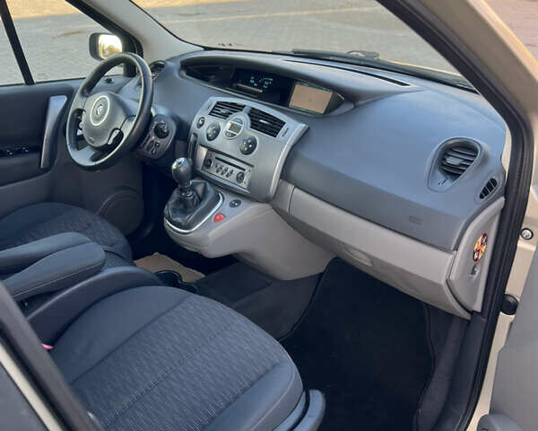 Рено Сценик, объемом двигателя 1.6 л и пробегом 209 тыс. км за 5350 $, фото 13 на Automoto.ua