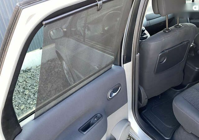 Рено Сценик, объемом двигателя 1.6 л и пробегом 186 тыс. км за 5599 $, фото 25 на Automoto.ua