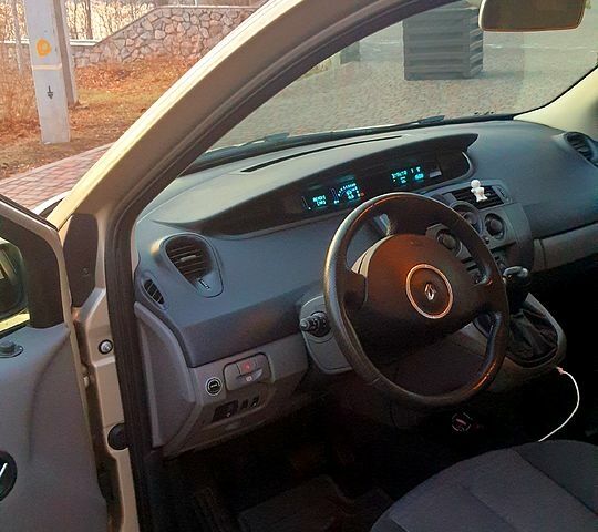 Рено Сценік, об'ємом двигуна 16 л та пробігом 180 тис. км за 6700 $, фото 5 на Automoto.ua
