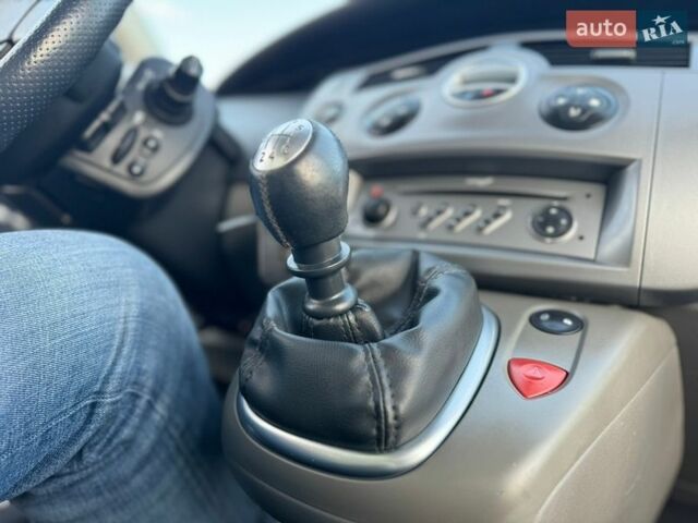 Рено Сценик, объемом двигателя 1.6 л и пробегом 165 тыс. км за 6500 $, фото 43 на Automoto.ua