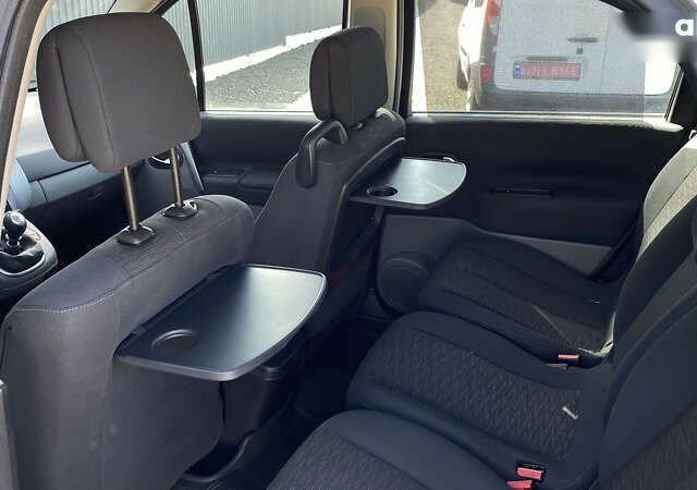 Рено Сценик, объемом двигателя 1.6 л и пробегом 186 тыс. км за 5599 $, фото 23 на Automoto.ua