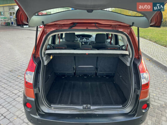 Рено Сценик, объемом двигателя 1.6 л и пробегом 250 тыс. км за 6100 $, фото 20 на Automoto.ua