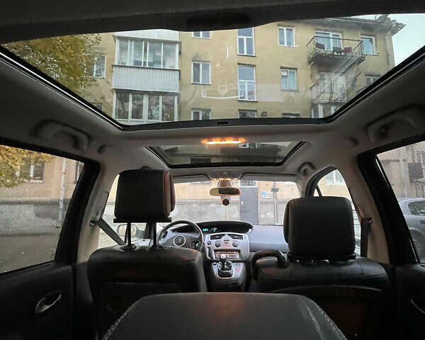 Рено Сценик, объемом двигателя 0 л и пробегом 290 тыс. км за 5400 $, фото 13 на Automoto.ua