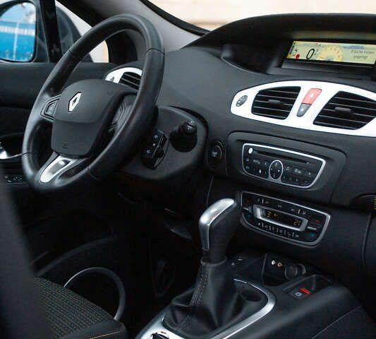 Рено Сценик, объемом двигателя 2 л и пробегом 130 тыс. км за 8200 $, фото 19 на Automoto.ua