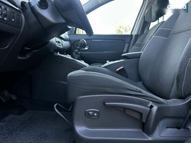 Рено Сценик 2009 в Виннице на Automoto.ua Рено Сценик, объемом двигателя 0 л и пробегом 230 тыс. км за 6200 $, фото 28 на Automoto.ua