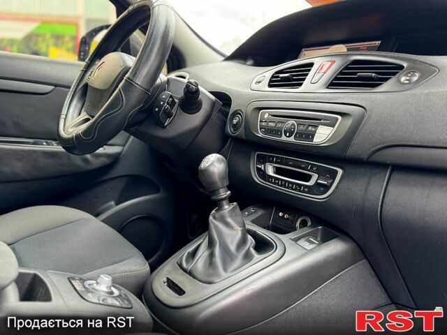 Рено Сценик, объемом двигателя 1.5 л и пробегом 299 тыс. км за 6300 $, фото 12 на Automoto.ua