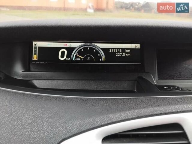 Рено Сценик, объемом двигателя 1.5 л и пробегом 277 тыс. км за 5950 $, фото 16 на Automoto.ua