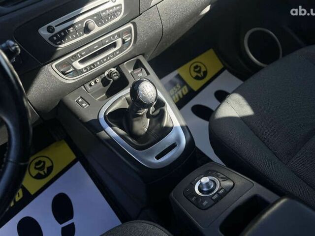 Рено Сценик, объемом двигателя 1.5 л и пробегом 278 тыс. км за 7700 $, фото 23 на Automoto.ua