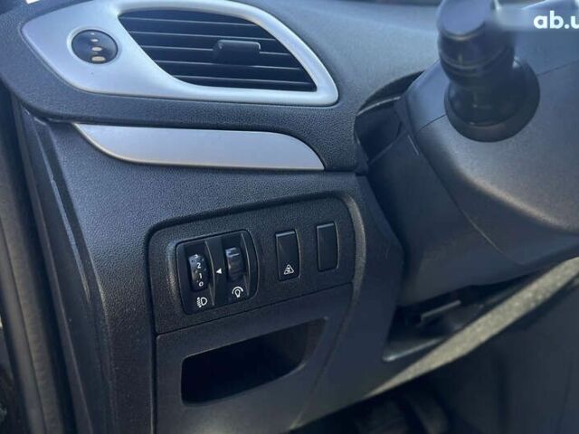 Рено Сценик, объемом двигателя 1.5 л и пробегом 278 тыс. км за 7700 $, фото 18 на Automoto.ua