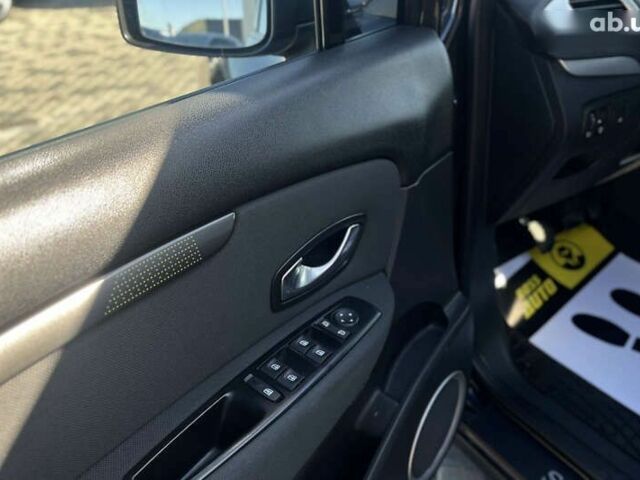 Рено Сценик, объемом двигателя 1.5 л и пробегом 278 тыс. км за 7700 $, фото 16 на Automoto.ua