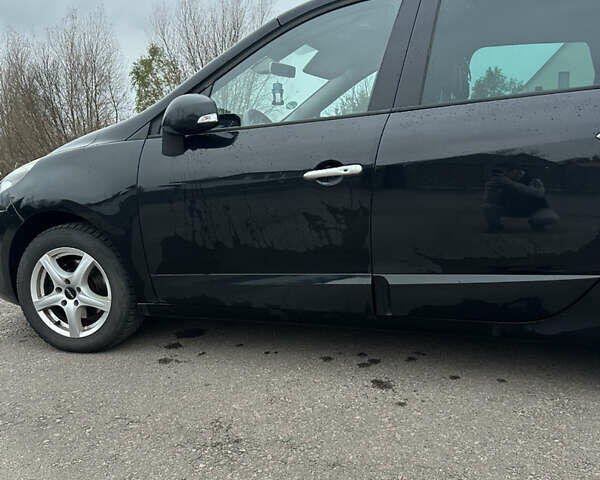 Рено Сценик 2011 в Ровно на Automoto.ua Рено Сценик, объемом двигателя 1.4 л и пробегом 146 тыс. км за 6300 $, фото 2 на Automoto.ua