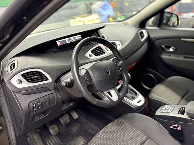 Рено Сценик 2011 в Харькове на Automoto.ua Рено Сценик, объемом двигателя 1.6 л и пробегом 170 тыс. км за 7500 $, фото 2 на Automoto.ua