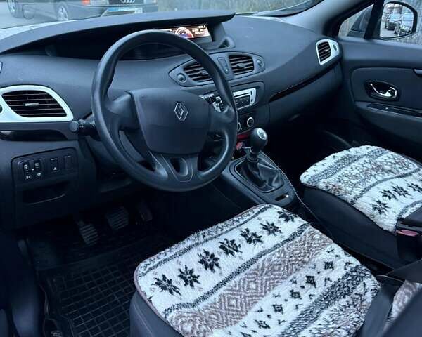 Рено Сценик, объемом двигателя 1.4 л и пробегом 171 тыс. км за 6800 $, фото 8 на Automoto.ua