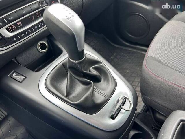 Рено Сценик, объемом двигателя 0 л и пробегом 292 тыс. км за 7800 $, фото 21 на Automoto.ua