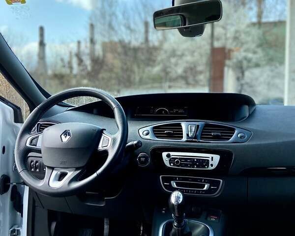 Рено Сценик, объемом двигателя 1.46 л и пробегом 299 тыс. км за 8999 $, фото 13 на Automoto.ua