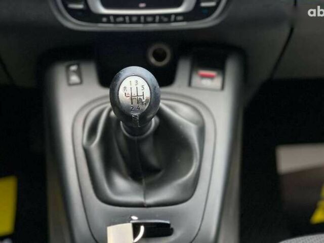 Рено Сценик, объемом двигателя 1.5 л и пробегом 200 тыс. км за 8990 $, фото 16 на Automoto.ua