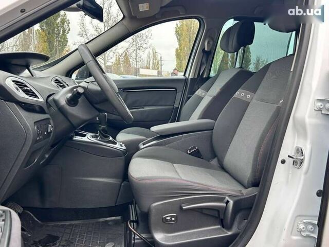 Рено Сценик, объемом двигателя 0 л и пробегом 292 тыс. км за 7800 $, фото 12 на Automoto.ua