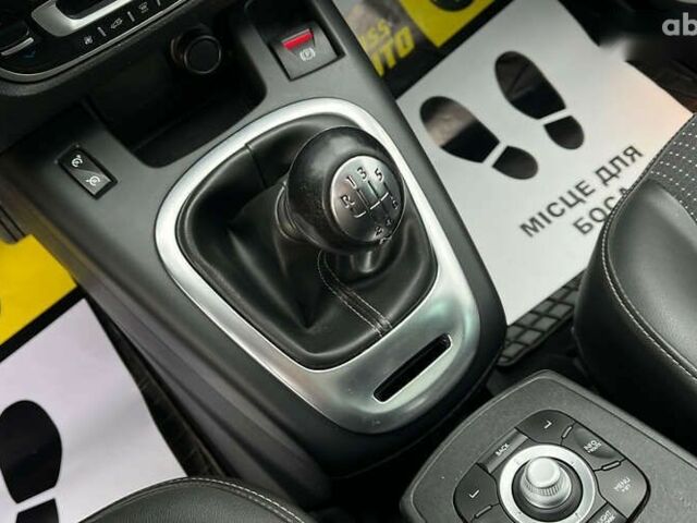 Рено Сценик, объемом двигателя 1.5 л и пробегом 226 тыс. км за 8900 $, фото 14 на Automoto.ua