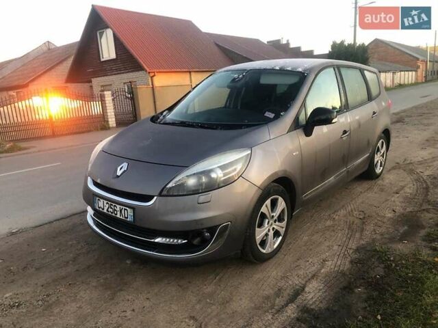 Рено Сценик, объемом двигателя 1.5 л и пробегом 219 тыс. км за 9600 $, фото 12 на Automoto.ua