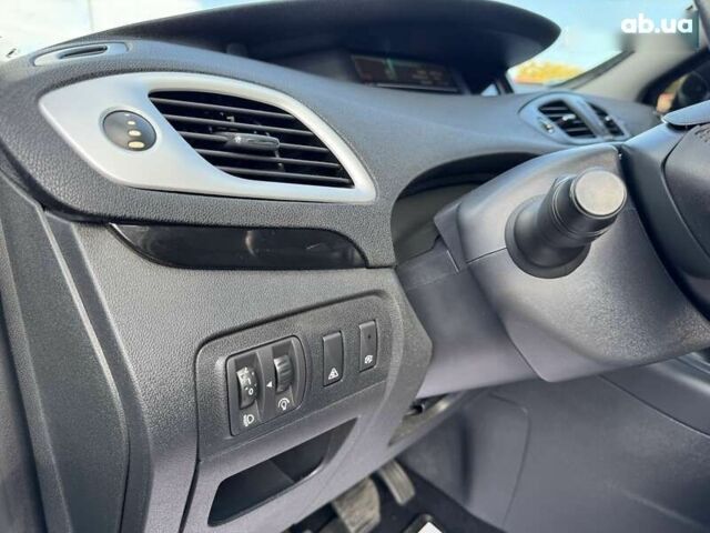 Рено Сценик, объемом двигателя 1.5 л и пробегом 184 тыс. км за 8900 $, фото 10 на Automoto.ua