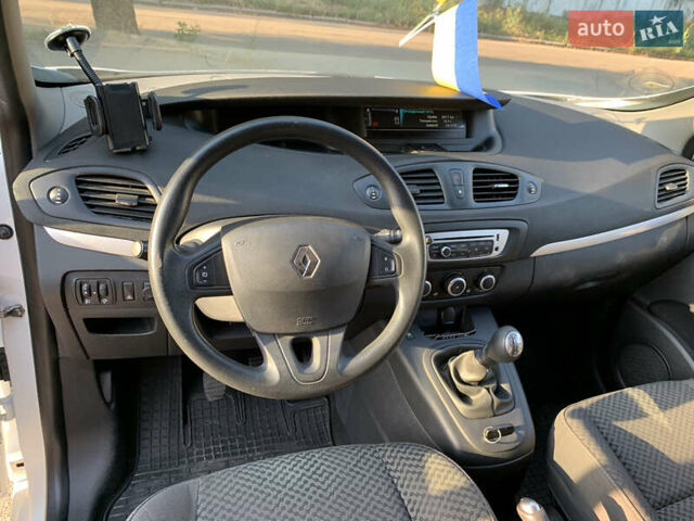 Рено Сценик, объемом двигателя 1.5 л и пробегом 168 тыс. км за 8500 $, фото 9 на Automoto.ua