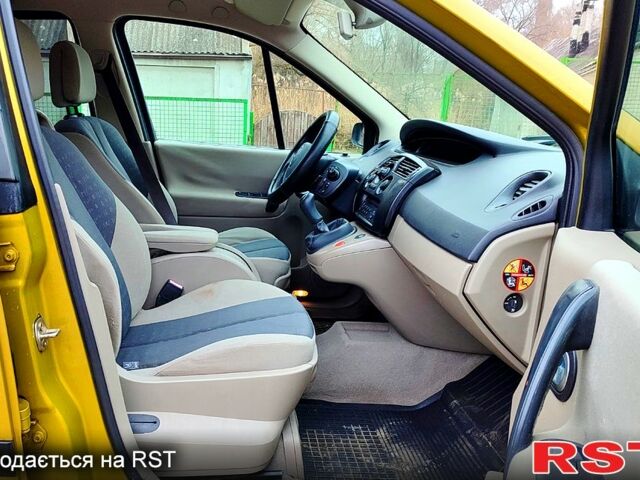 Желтый Рено Сценик, объемом двигателя 1.6 л и пробегом 227 тыс. км за 4000 $, фото 11 на Automoto.ua