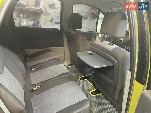 Жовтий Рено Сценік, об'ємом двигуна 1.6 л та пробігом 277 тис. км за 3900 $, фото 7 на Automoto.ua