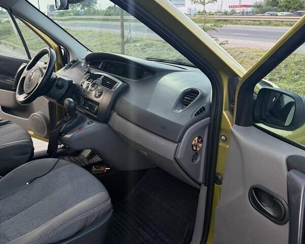 Желтый Рено Сценик, объемом двигателя 1.6 л и пробегом 280 тыс. км за 4400 $, фото 29 на Automoto.ua