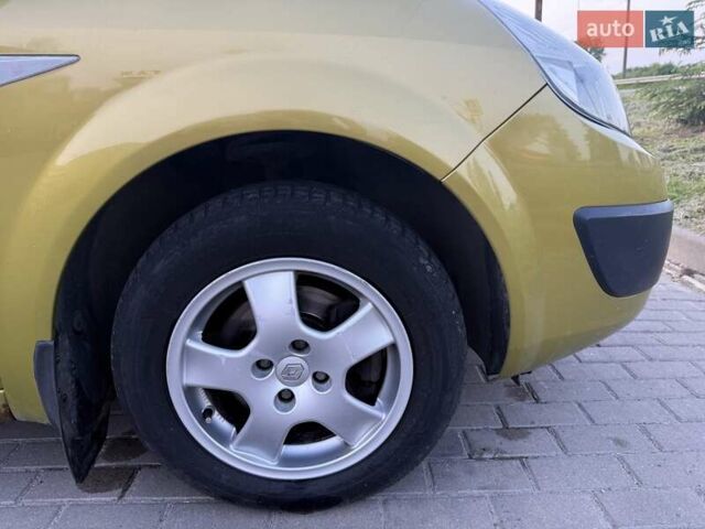 Желтый Рено Сценик, объемом двигателя 1.6 л и пробегом 280 тыс. км за 4400 $, фото 10 на Automoto.ua