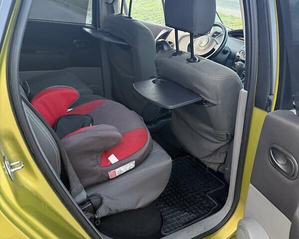 Желтый Рено Сценик, объемом двигателя 1.6 л и пробегом 280 тыс. км за 4400 $, фото 15 на Automoto.ua