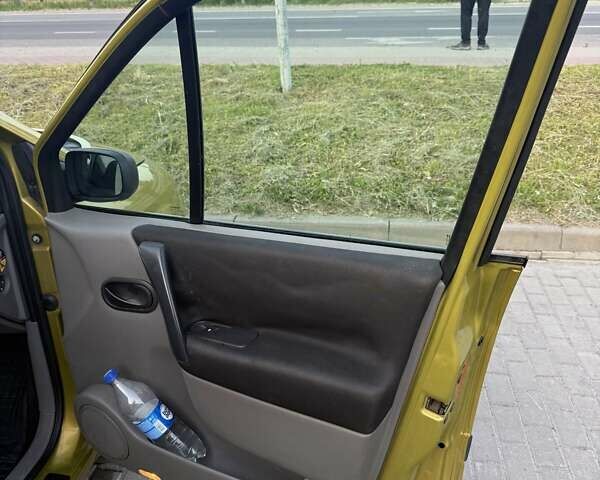 Желтый Рено Сценик, объемом двигателя 1.6 л и пробегом 280 тыс. км за 4400 $, фото 17 на Automoto.ua