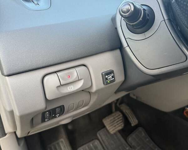 Желтый Рено Сценик, объемом двигателя 1.6 л и пробегом 280 тыс. км за 4400 $, фото 22 на Automoto.ua