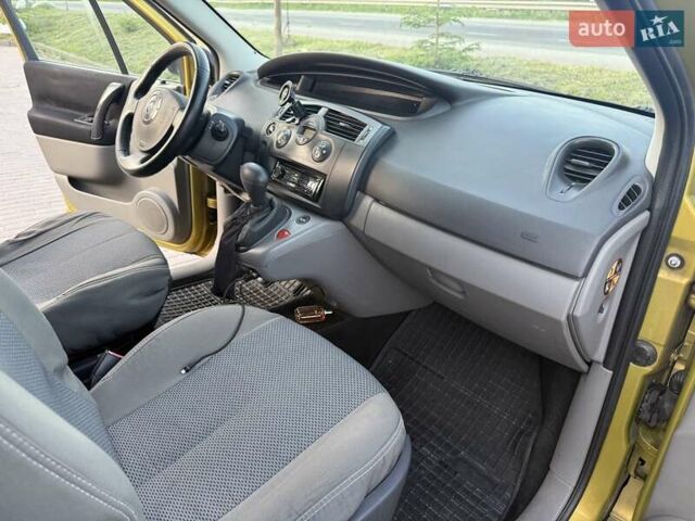 Желтый Рено Сценик, объемом двигателя 1.6 л и пробегом 280 тыс. км за 4400 $, фото 18 на Automoto.ua