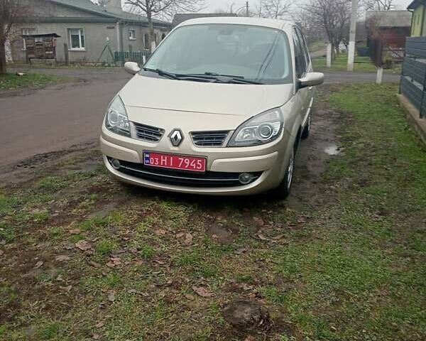 Желтый Рено Сценик, объемом двигателя 1.6 л и пробегом 209 тыс. км за 4800 $, фото 2 на Automoto.ua