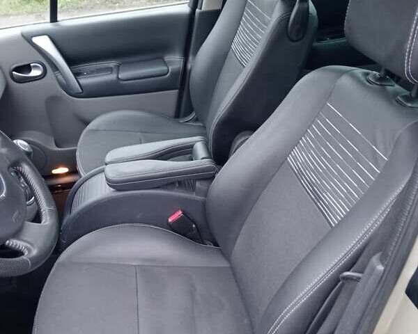 Желтый Рено Сценик, объемом двигателя 1.6 л и пробегом 209 тыс. км за 4800 $, фото 18 на Automoto.ua