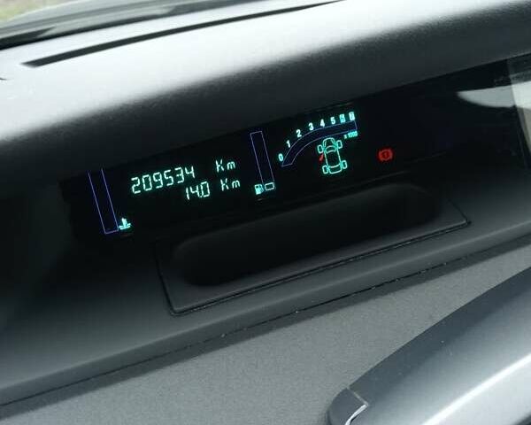 Желтый Рено Сценик, объемом двигателя 1.6 л и пробегом 209 тыс. км за 4998 $, фото 11 на Automoto.ua