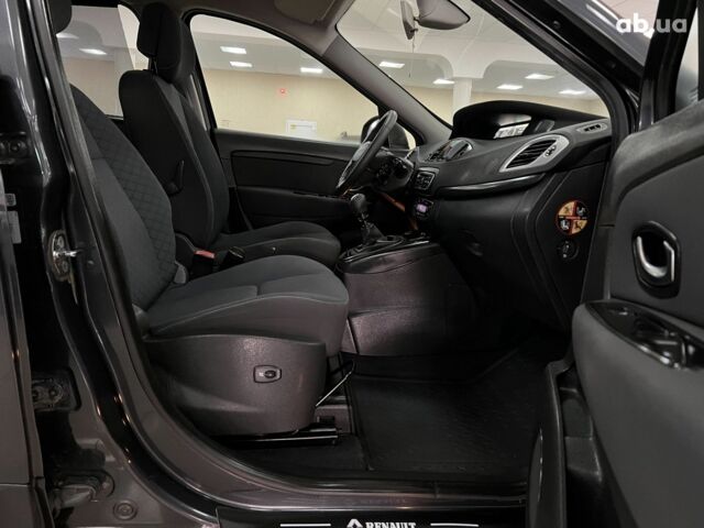 Серый Рено Сценик, объемом двигателя 1.9 л и пробегом 276 тыс. км за 8300 $, фото 16 на Automoto.ua