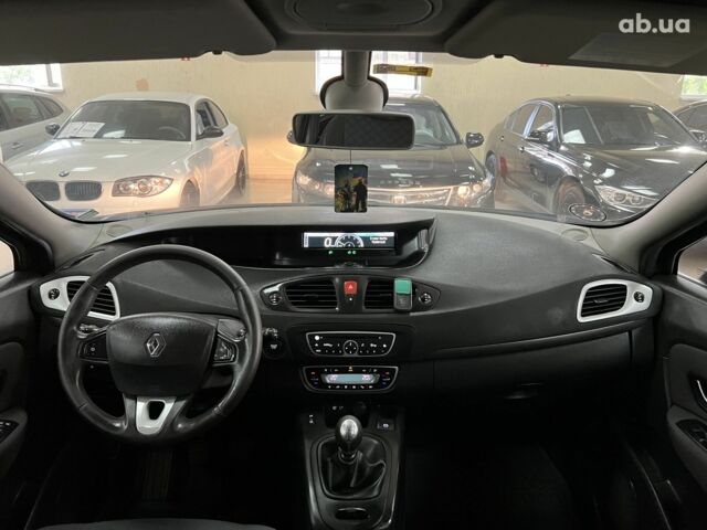 Серый Рено Сценик, объемом двигателя 1.9 л и пробегом 276 тыс. км за 8300 $, фото 17 на Automoto.ua
